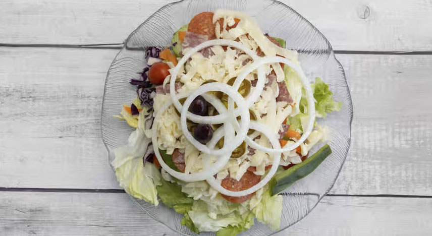 Salad with black olives, tomatoes and onions